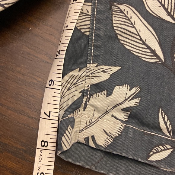 GAP - Lived in Shorts - 34w - Condition 7/10 - Picture 3 of 5